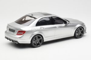 Mercedes C63 AMG W204 Stříbrný GT Spirit 1:18 GT462 Pryskyřice – obrázek 2 z 6