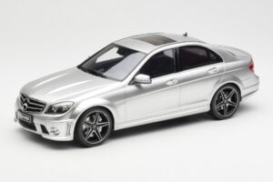 Mercedes C63 AMG W204 Stříbrný GT Spirit 1:18 GT462 Pryskyřice
