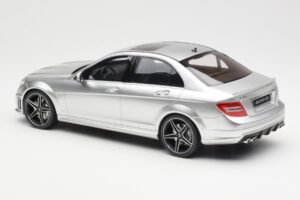 Mercedes C63 AMG W204 Stříbrný GT Spirit 1:18 GT462 Pryskyřice – obrázek 5 z 6