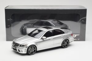 Mercedes C63 AMG W204 Stříbrný GT Spirit 1:18 GT462 Pryskyřice – obrázek 6 z 6