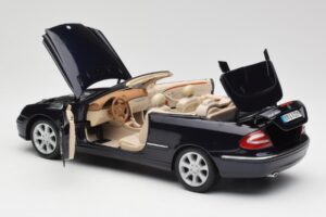 Mercedes CLK 500 W209 Kabriolet Tmavě Modrý Metalíza Kyosho 1:18 B66962174 Kov – obrázek 6 z 9