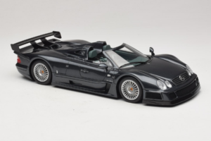 Mercedes AMG CLK GTR Roadster Šedý GT Spirit 1:18 GT960 Pryskyřice – obrázek 4 z 6