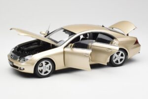 Mercedes CLS C219 Světle Béžová Zlatá Kyosho 1:18 08401LBE Kov – obrázek 2 z 8