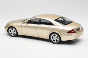 Mercedes CLS C219 Světle Béžová Zlatá Kyosho 1:18 08401LBE Kov – obrázek 7 z 8