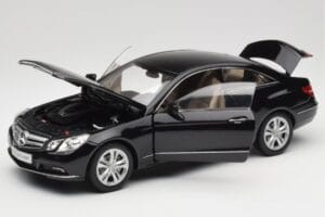 Mercedes E-Class Coupe C207 Obsidian Black Metallic Norev 1:18 B66962418 Kov – obrázek 2 z 8