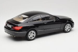 Mercedes E-Class Coupe C207 Obsidian Black Metallic Norev 1:18 B66962418 Kov – obrázek 3 z 8
