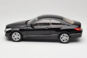 Mercedes E-Class Coupe C207 Obsidian Black Metallic Norev 1:18 B66962418 Kov – obrázek 4 z 8
