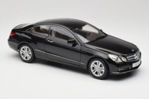 Mercedes E-Class Coupe C207 Obsidian Black Metallic Norev 1:18 B66962418 Kov – obrázek 6 z 8