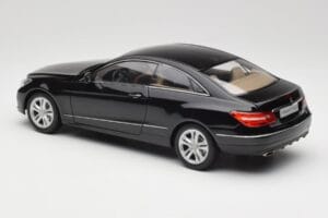 Mercedes E-Class Coupe C207 Obsidian Black Metallic Norev 1:18 B66962418 Kov – obrázek 7 z 8