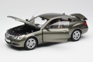 Mercedes E-Class Coupe C207 Titanite Šedý Metalíza Minichamps 1:18 B66962419 Kov – obrázek 2 z 8