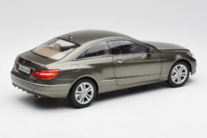 Mercedes E-Class Coupe C207 Titanite Šedý Metalíza Minichamps 1:18 B66962419 Kov – obrázek 3 z 8