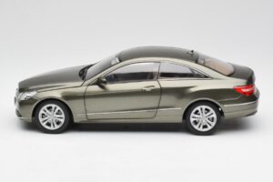 Mercedes E-Class Coupe C207 Titanite Šedý Metalíza Minichamps 1:18 B66962419 Kov – obrázek 4 z 8