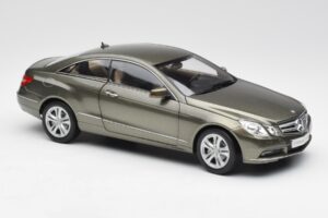 Mercedes E-Class Coupe C207 Titanite Šedý Metalíza Minichamps 1:18 B66962419 Kov – obrázek 6 z 8