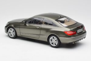 Mercedes E-Class Coupe C207 Titanite Šedý Metalíza Minichamps 1:18 B66962419 Kov – obrázek 7 z 8