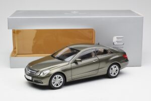 Mercedes E-Class Coupe C207 Titanite Šedý Metalíza Minichamps 1:18 B66962419 Kov – obrázek 8 z 8