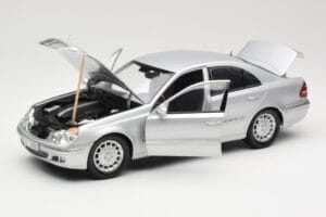 Mercedes E-Class W211 Stříbrný Kyosho 1:18 B66962146 Kov – obrázek 2 z 8
