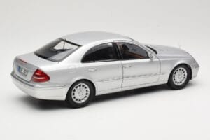 Mercedes E-Class W211 Stříbrný Kyosho 1:18 B66962146 Kov – obrázek 3 z 8