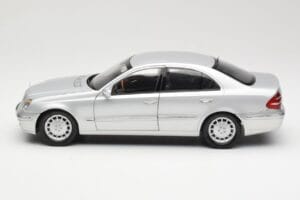 Mercedes E-Class W211 Stříbrný Kyosho 1:18 B66962146 Kov – obrázek 4 z 8