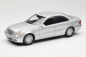 Mercedes E-Class W211 Stříbrný Kyosho 1:18 B66962146 Kov