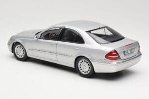 Mercedes E-Class W211 Stříbrný Kyosho 1:18 B66962146 Kov – obrázek 7 z 8