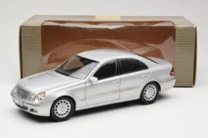 Mercedes E-Class W211 Stříbrný Kyosho 1:18 B66962146 Kov – obrázek 8 z 8