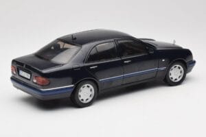 Mercedes E-Class W210 E320 Černý Sun Star 1:18 1151 Kov – obrázek 3 z 8