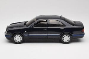 Mercedes E-Class W210 E320 Černý Sun Star 1:18 1151 Kov – obrázek 4 z 8