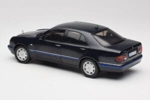 Mercedes E-Class W210 E320 Černý Sun Star 1:18 1151 Kov – obrázek 7 z 8