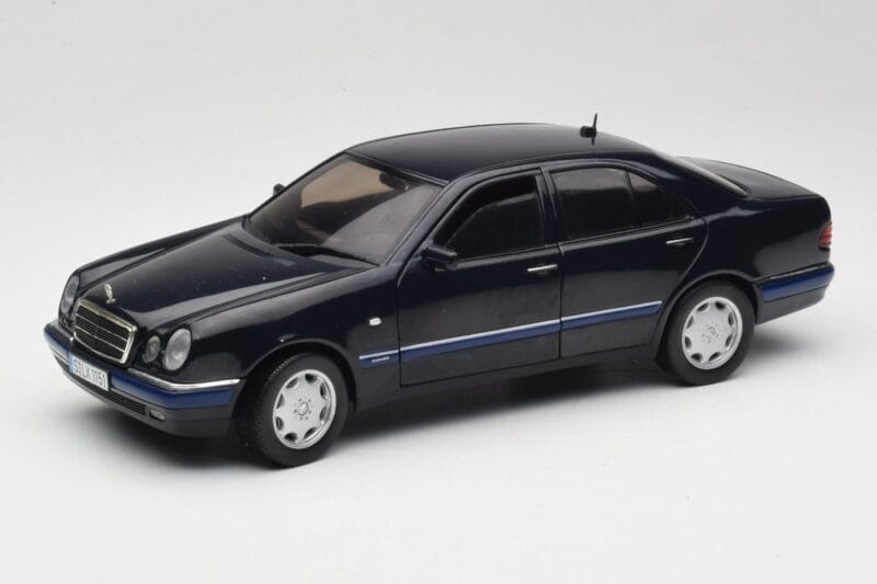 Mercedes E-Class W210 E320 Černý Sun Star 1:18 1151 Kov