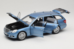 Mercedes E-Class W212 Estate Indigolith Metallic Blue Minichamps 1:18 B66962449 Kov – obrázek 2 z 8