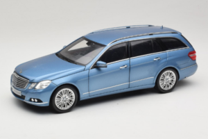 Mercedes E-Class W212 Estate Indigolith Metallic Blue Minichamps 1:18 B66962449 Kov