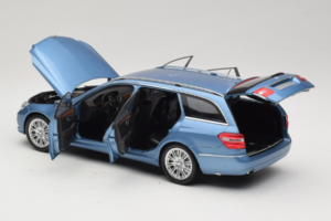 Mercedes E-Class W212 Estate Indigolith Metallic Blue Minichamps 1:18 B66962449 Kov – obrázek 5 z 8