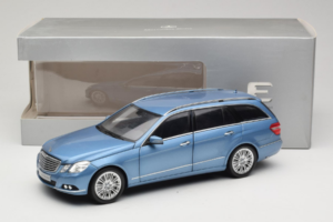 Mercedes E-Class W212 Estate Indigolith Metallic Blue Minichamps 1:18 B66962449 Kov – obrázek 8 z 8