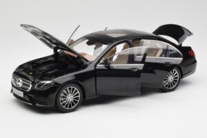 Mercedes E-Class W213 Obsidian Černý iScale 1:18 B66960380 Kov – obrázek 2 z 8