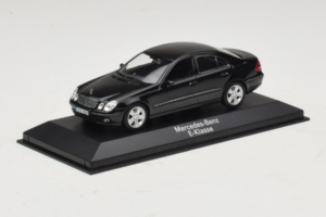 Mercedes E-Class W211 Černý Minichamps 1:43 B66961950 Kov – obrázek 2 z 4