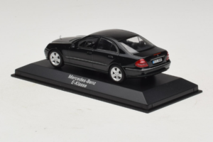 Mercedes E-Class W211 Černý Minichamps 1:43 B66961950 Kov – obrázek 3 z 4