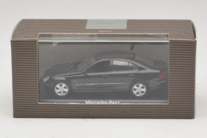 Mercedes E-Class W211 Černý Minichamps 1:43 B66961950 Kov – obrázek 4 z 4