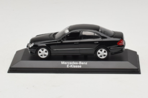 Mercedes E-Class W211 Černý Minichamps 1:43 B66961950 Kov