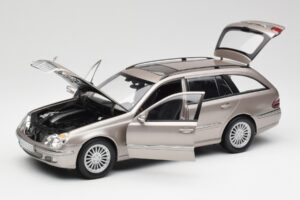 Mercedes E320 CDI W210 Kombi Cubanite Stříbrný Kyosho 1:18 B66962188 Kov – obrázek 2 z 8
