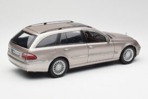 Mercedes E320 CDI W210 Kombi Cubanite Stříbrný Kyosho 1:18 B66962188 Kov – obrázek 3 z 8
