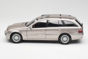 Mercedes E320 CDI W210 Kombi Cubanite Stříbrný Kyosho 1:18 B66962188 Kov – obrázek 4 z 8