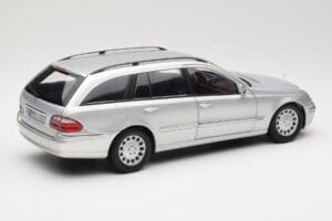 Mercedes E320 T-Modell S210 Elegance Stříbrný Kyosho 1:18 B66962166 Kov – obrázek 3 z 8