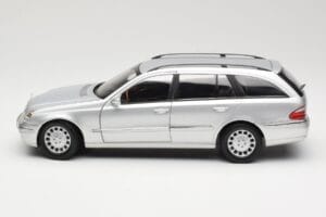 Mercedes E320 T-Modell S210 Elegance Stříbrný Kyosho 1:18 B66962166 Kov – obrázek 4 z 8