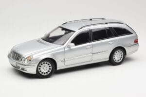 Mercedes E320 T-Modell S210 Elegance Stříbrný Kyosho 1:18 B66962166 Kov