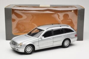 Mercedes E320 T-Modell S210 Elegance Stříbrný Kyosho 1:18 B66962166 Kov – obrázek 8 z 8