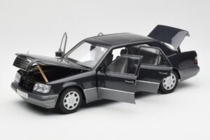 Mercedes E320 W124 Nautik Modrá Metalická Dealer Edition AUTOart 1:18 B66040508 Kov – obrázek 2 z 8