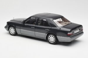 Mercedes E320 W124 Nautik Modrá Metalická Dealer Edition AUTOart 1:18 B66040508 Kov – obrázek 7 z 8