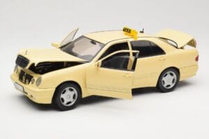 Mercedes E320 W210 Taxi Sun Star 1:18 1160 Kov – obrázek 2 z 8