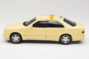 Mercedes E320 W210 Taxi Sun Star 1:18 1160 Kov – obrázek 4 z 8