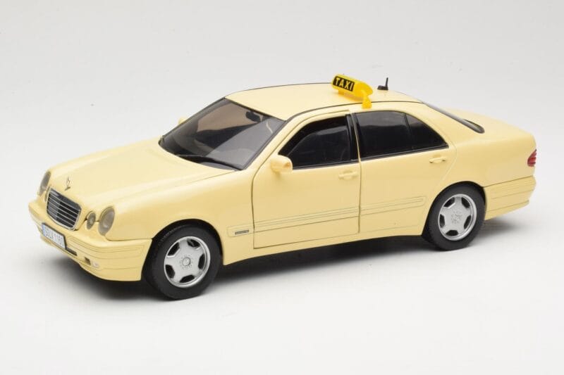 Mercedes E320 W210 Taxi Sun Star 1:18 1160 Kov